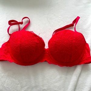 New Victoria’s Secret push-up bra. Size 34B. Bright red! 😍